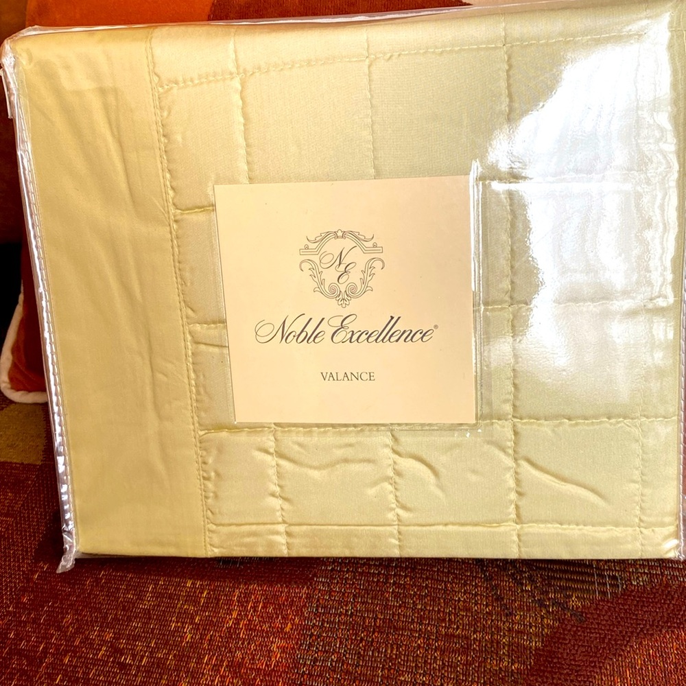 Noble Excellence Stella 100% SILK Quilted Valance 18 x 84, Mint Green, New